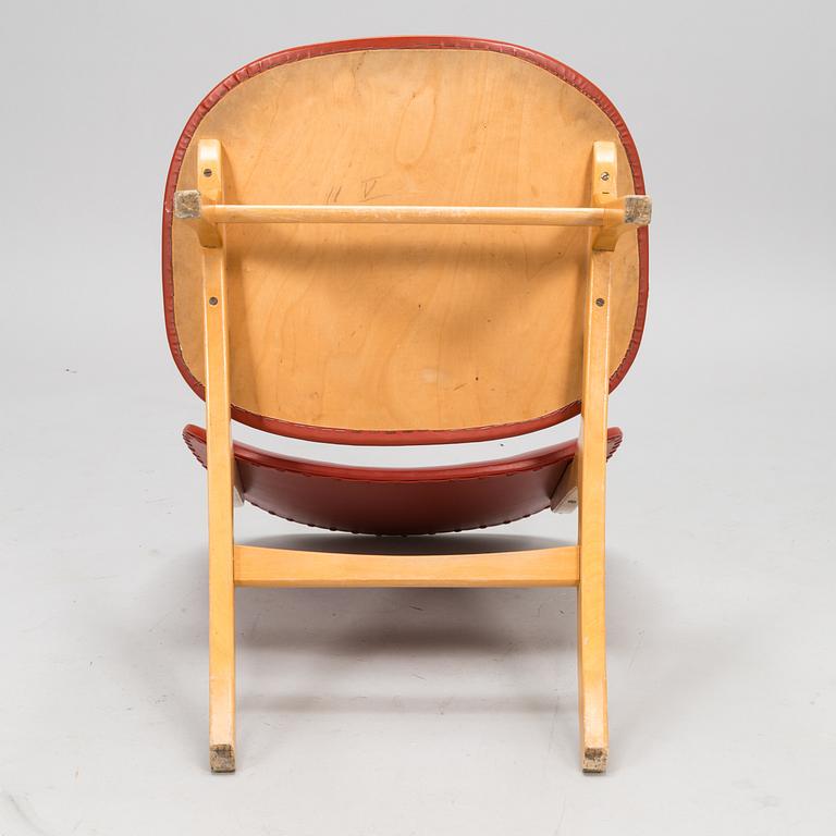 A mid 20th century chair.