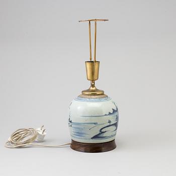 A blue and white jar, Qing dynasty, 19th Century.