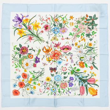 Gucci, a 'Flora' twill silk scarf.
