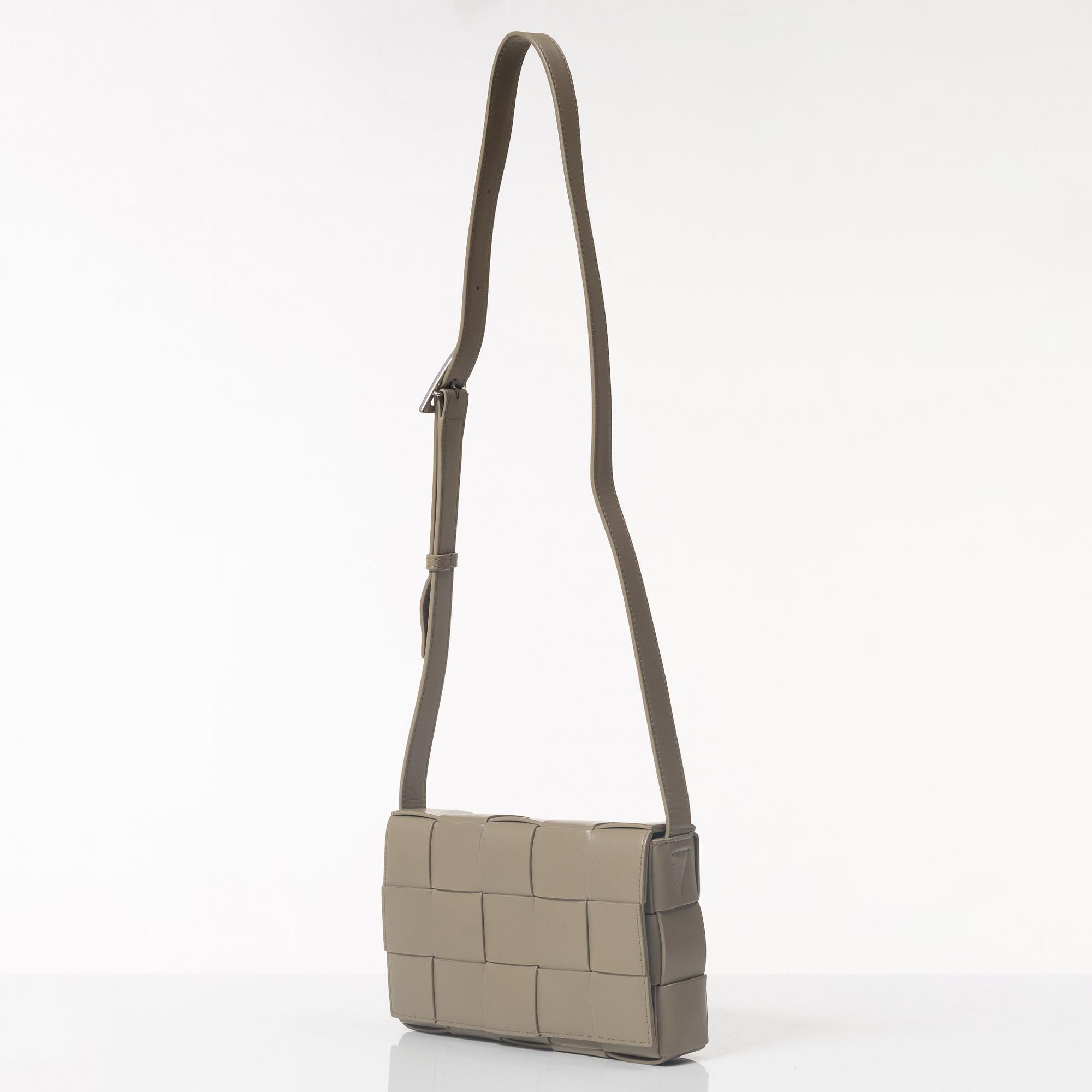 Bottega Veneta, A "Casette" leather bag.