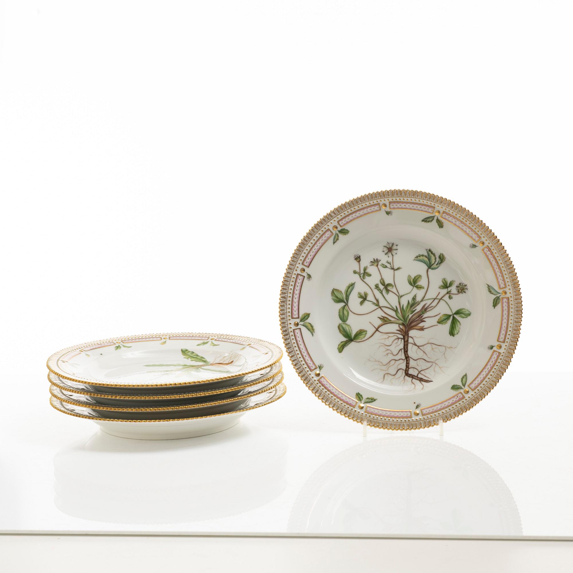 A set of five Royal Copenhagen 'Flora Danica' dinner plates, Denmark, 20th century.
