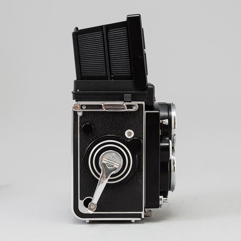 Rolleiflex 2,8 F camera with Xenotar 1:2,8/80 no 2958459, Germany, 1956-59. With original box.