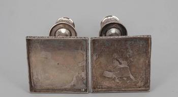 LJUSSTAKAR, ett par, silver, Ryssland, troligen S:t Petersburg ca 1900. Vikt 729 g.