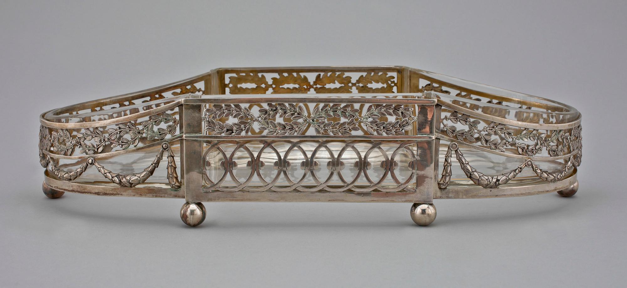 JARDINIERE, låghaltigt silver och glas. Tyskland. 1800/1900-tal. Ca 550g exkl insats.