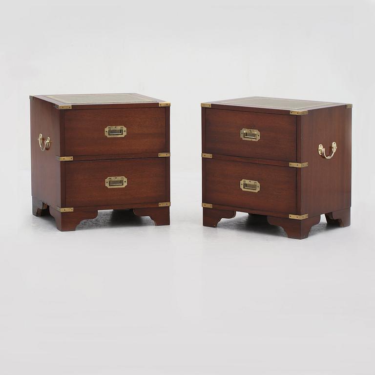 SÄNGBORD, ett par, engelsk stil, 1900-talets andra hälft.