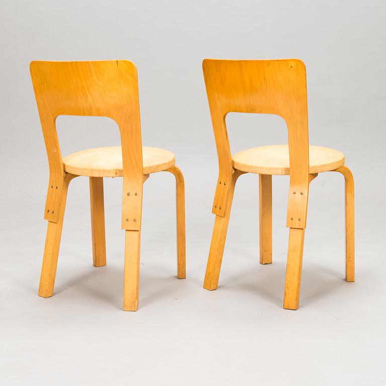 Alvar Aalto, a mid-20th century '90' table and four '66' chairs for Artek.