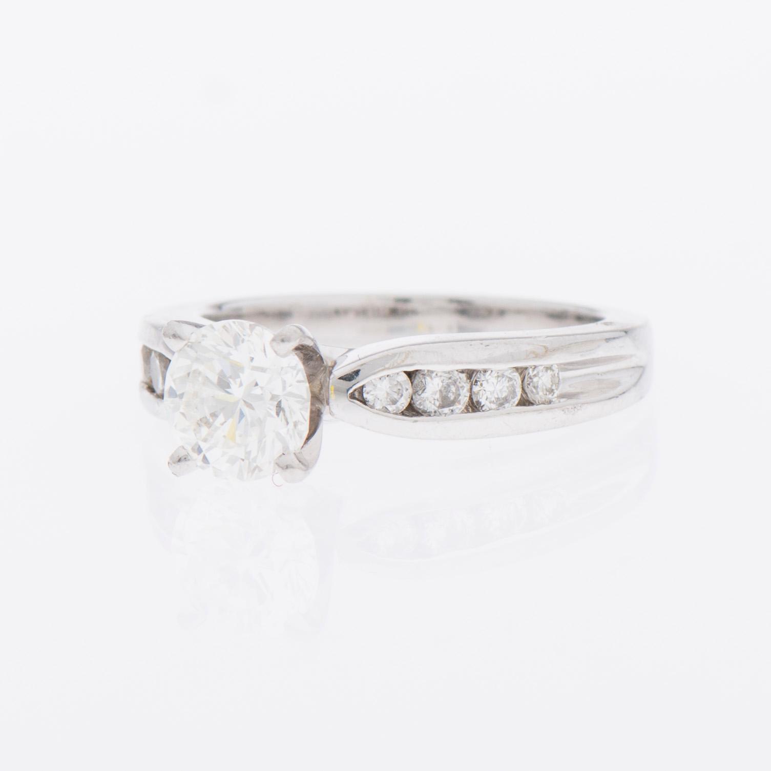 RING, briljantslipade diamanter, platina.