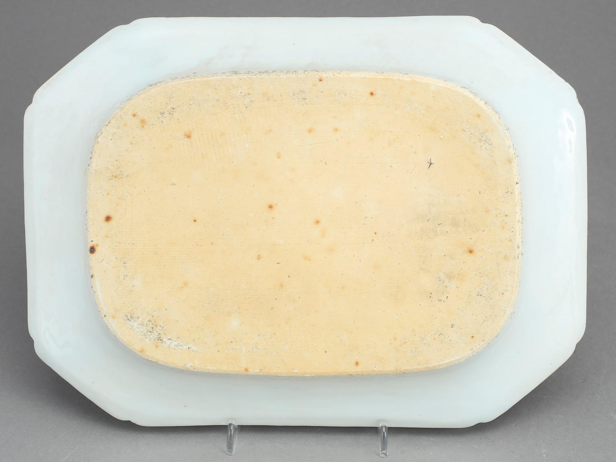 STEKFAT, 2 st, Kina, kompaniporslin, Qingdynastin, Qianlong (1736-1795).