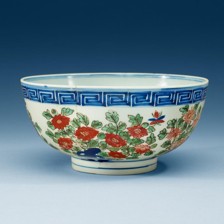 A wucai and underglaze blue bowl, Ming dynasty, Wanlis six character mark and of the period (1573-1620).