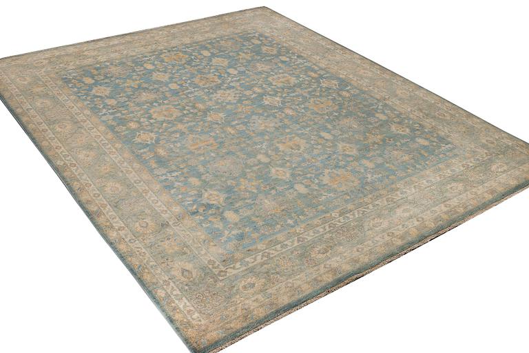 An Ushak carpet, c. 292 x 241 cm.
