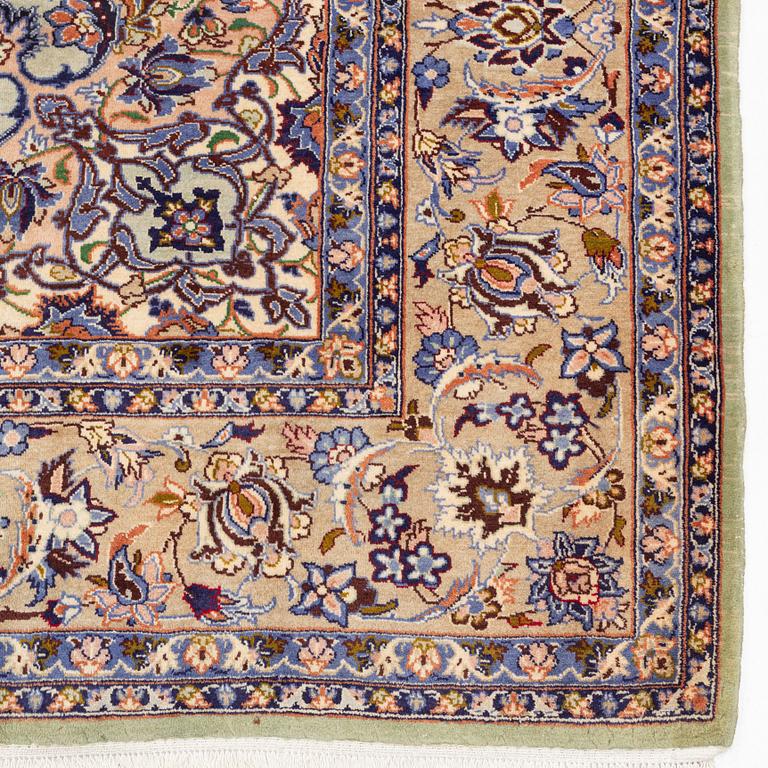 A Keshan carpet, c. 393 x 290 cm.