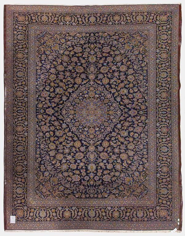A carpet, Kashan, ca 400 x 311 cm.