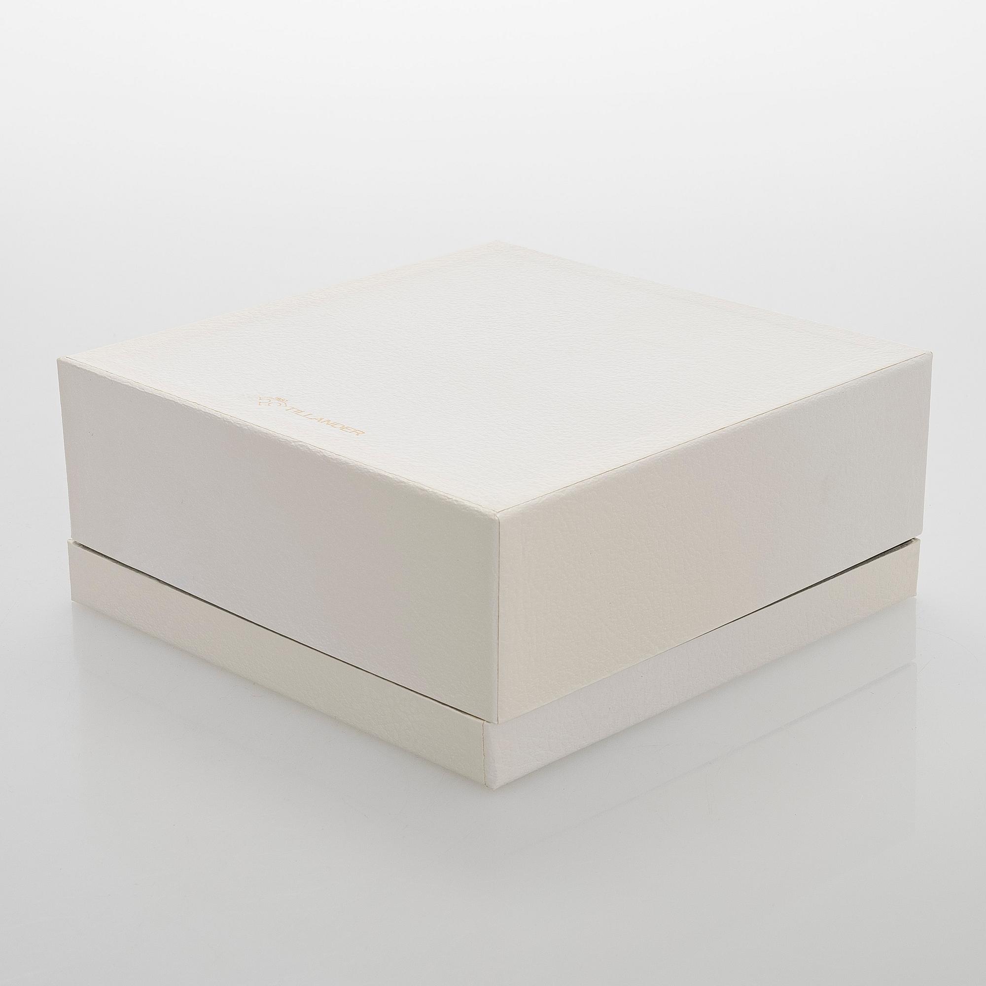 A. Tillander, skål, sterlingsilver och emalj, Åbo 2005.