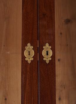 BOKSKÅP. Karl Johan, 1800-talets början.