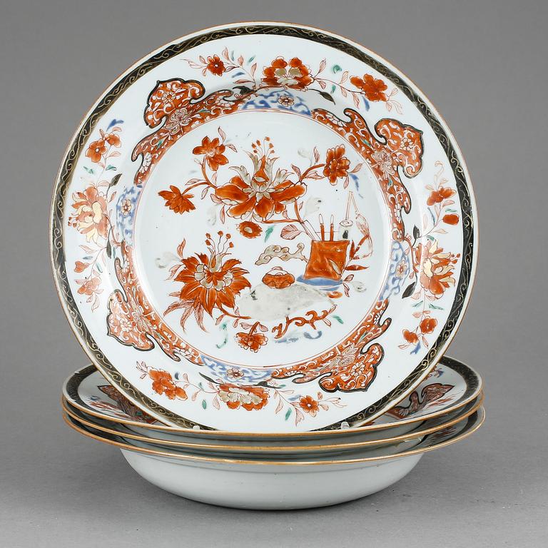 TALLRIKAR 4 st, porslin. Qianlong Kina (1736-1795).