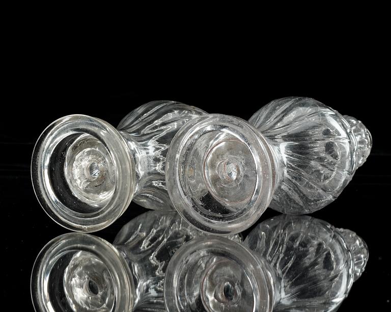 SOCKERRUSKOR, två stycken, glas. Sverige, 1700-tal. Sannolikt Kosta eller Limmared.