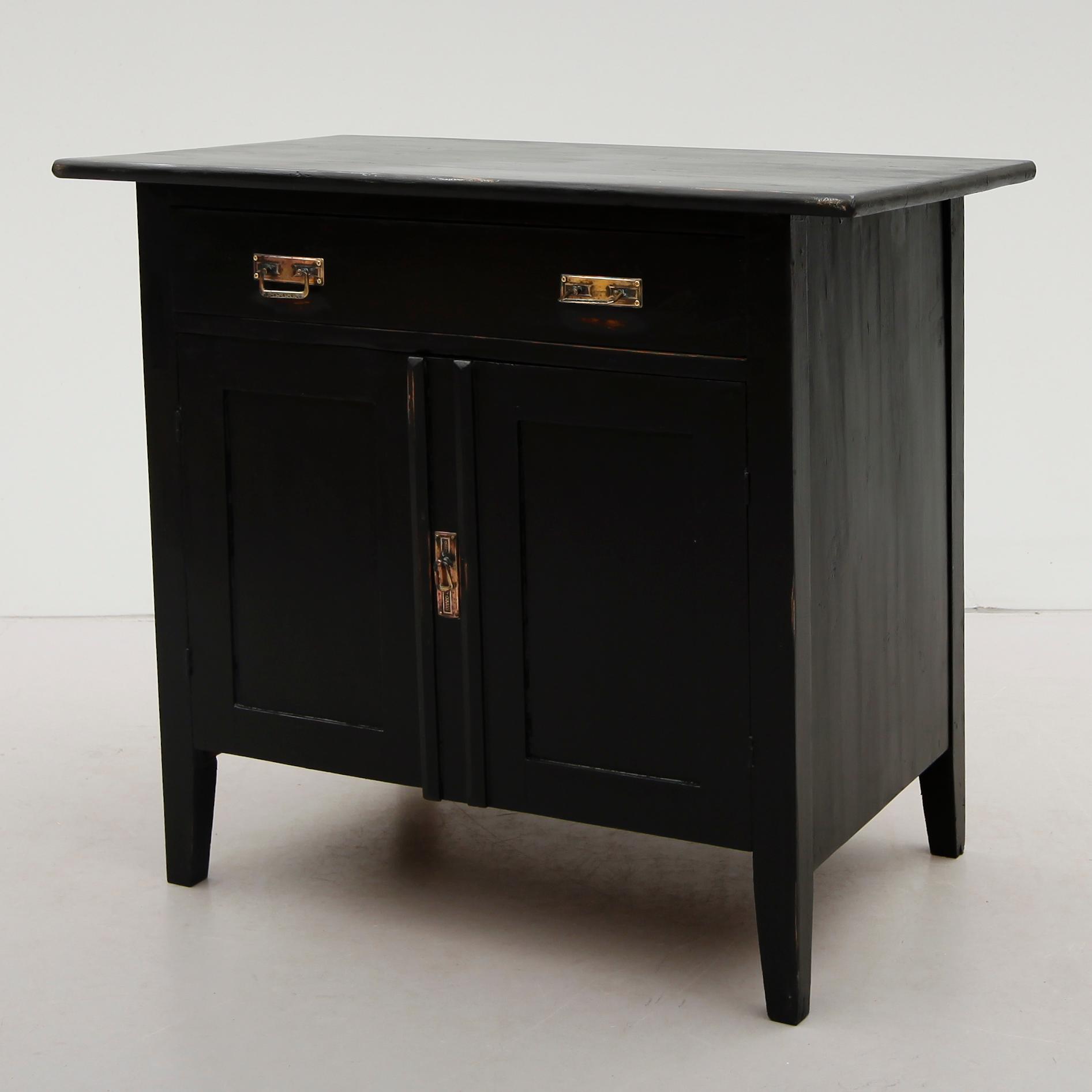 KOMMOD, tidigt 1900-tal.