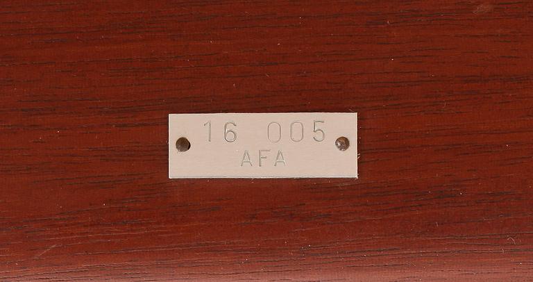 KARMSTOL, ett par, Hans Wegner "JH-713", Johannes Hansen Möbelsnedkeri, Danmark, 1900-talets andra hälft.