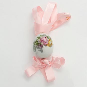 A Russian porcelain Easter egg from around the turn of the 20th Century.