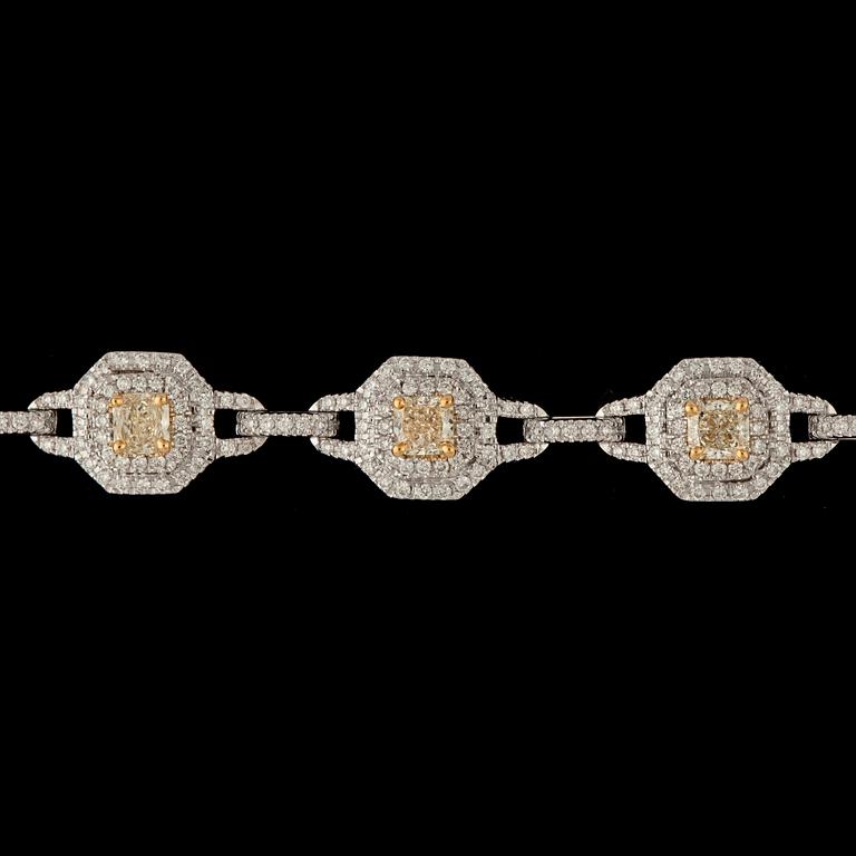 A white brilliant cut diamond, tot. 2.70 cts, and fancy yellow brilliant cut diamond bracelet, tot. 4.07 cts.