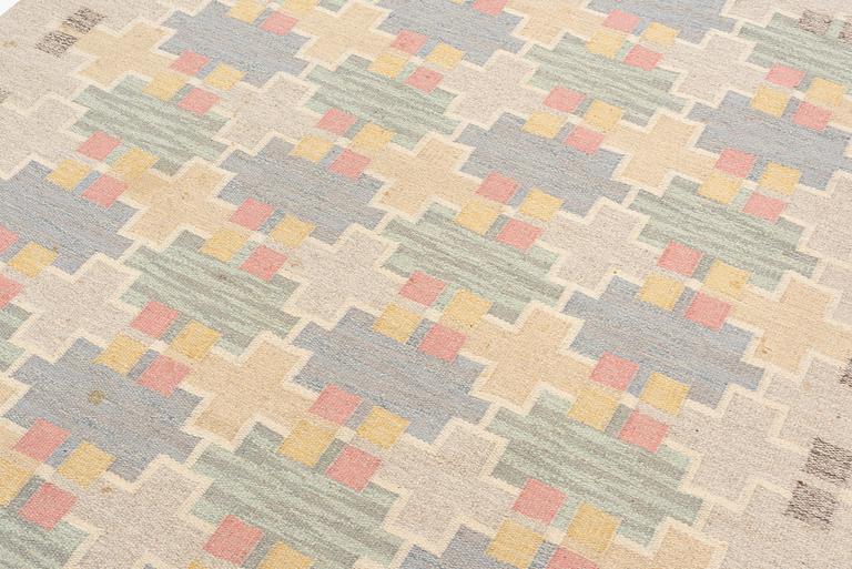 Rug, flat weave, Maj Svanström, Klockaregården, approx. 242 x 180 cm.