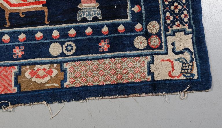 MATTA, Kina, old/semiantik, 205 x 135 cm.