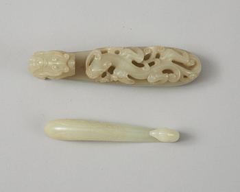 Two carved nephrite belt buckles, Qing dynasty (1644-1912).