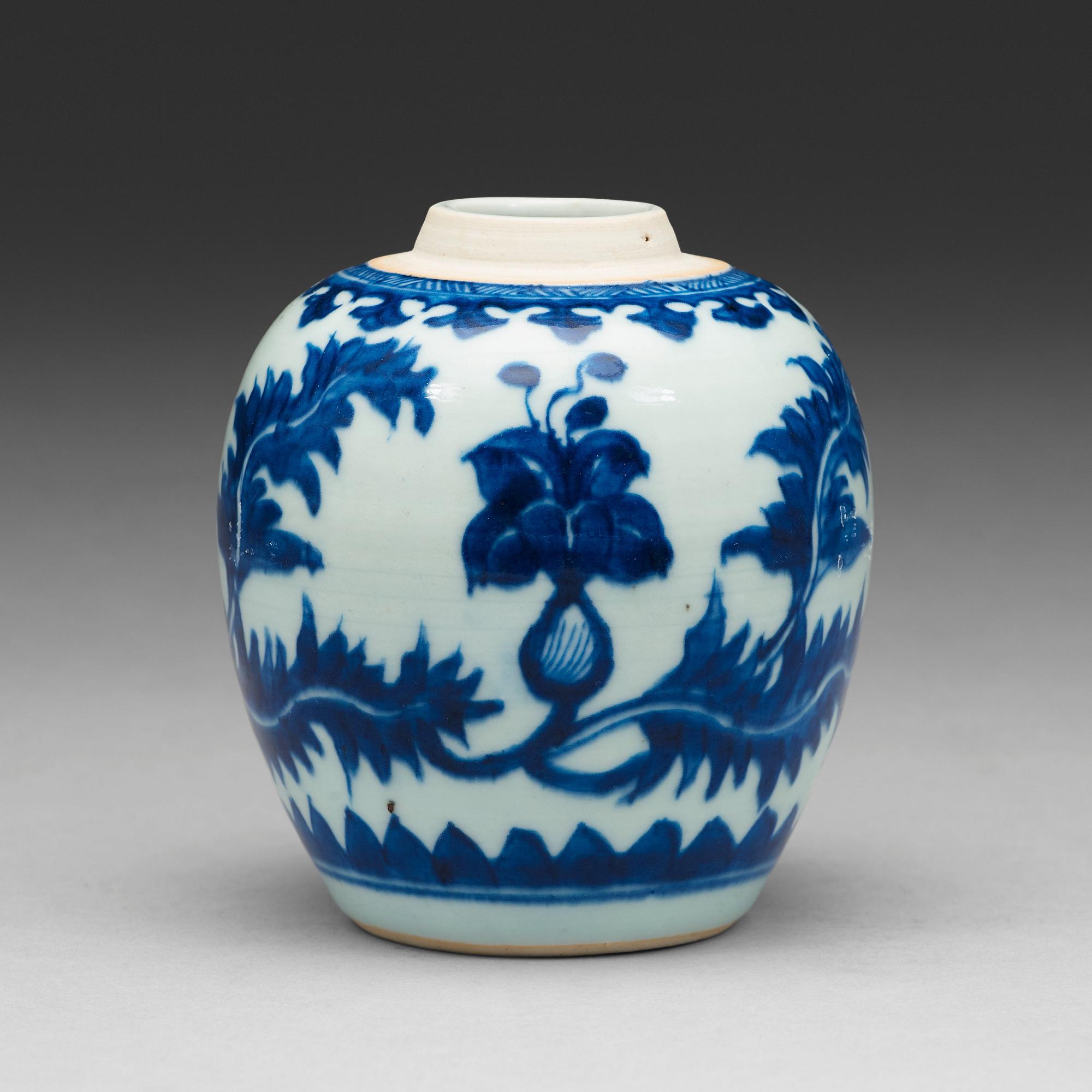 A blue and white jar, Qing dynasty, Kangxi (1662-1722).