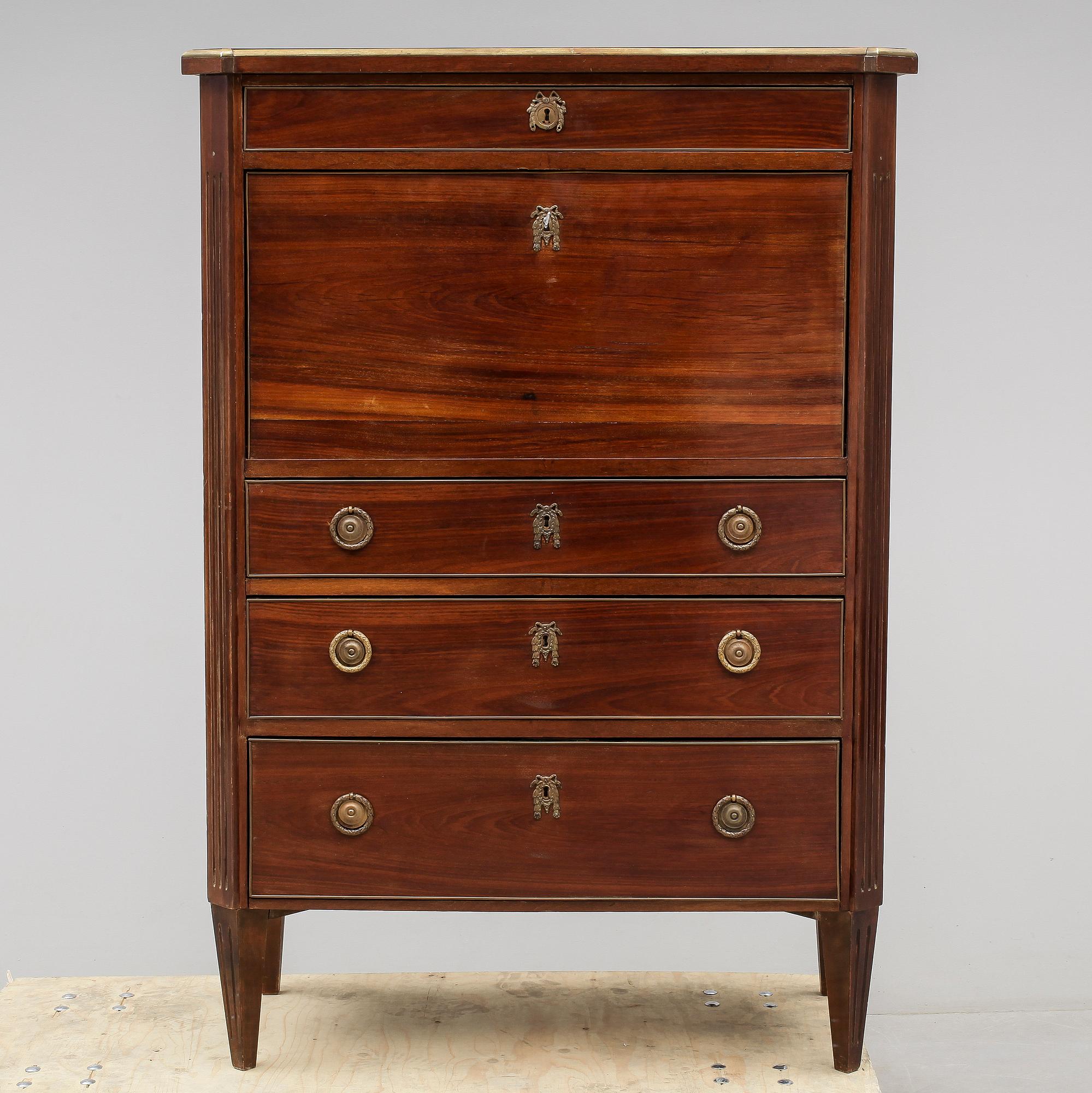 CHIFFONJÉ, sengustaviansk stil, 1800-talets slut.
