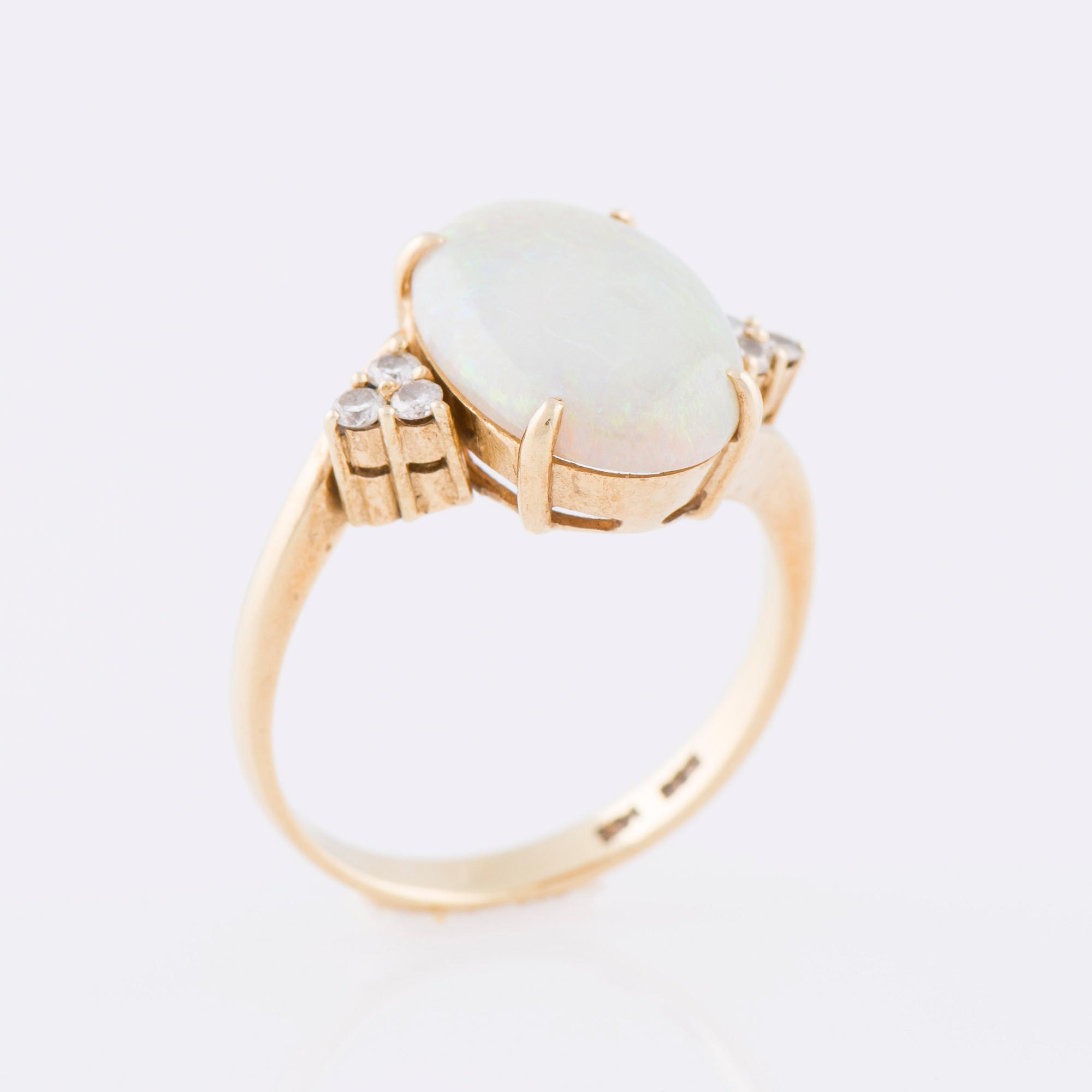 RING, opal, briljantslipade diamanter, 14K guld.