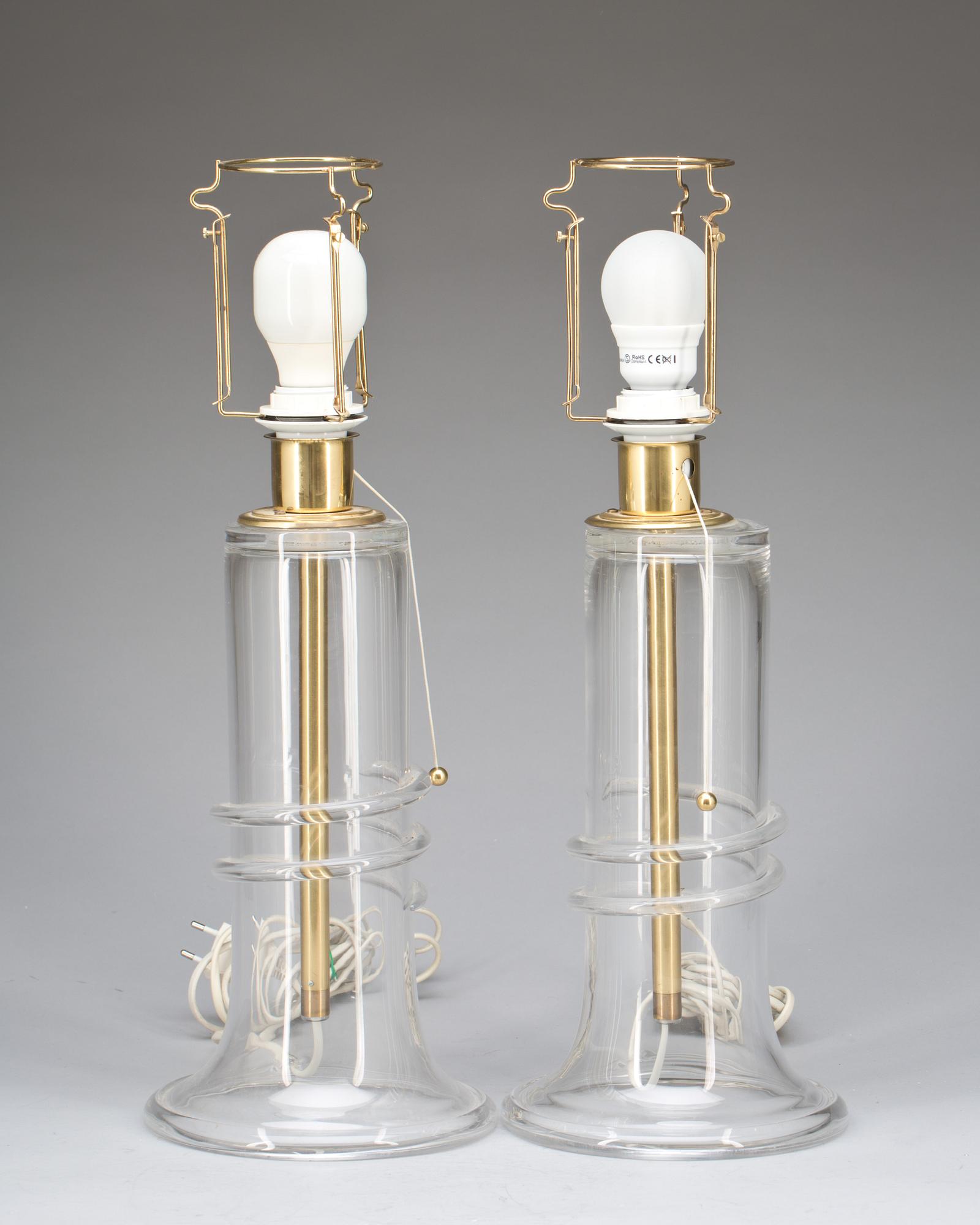 BORDSLAMPOR, ett par, glas, Studio Åhus, 1986.