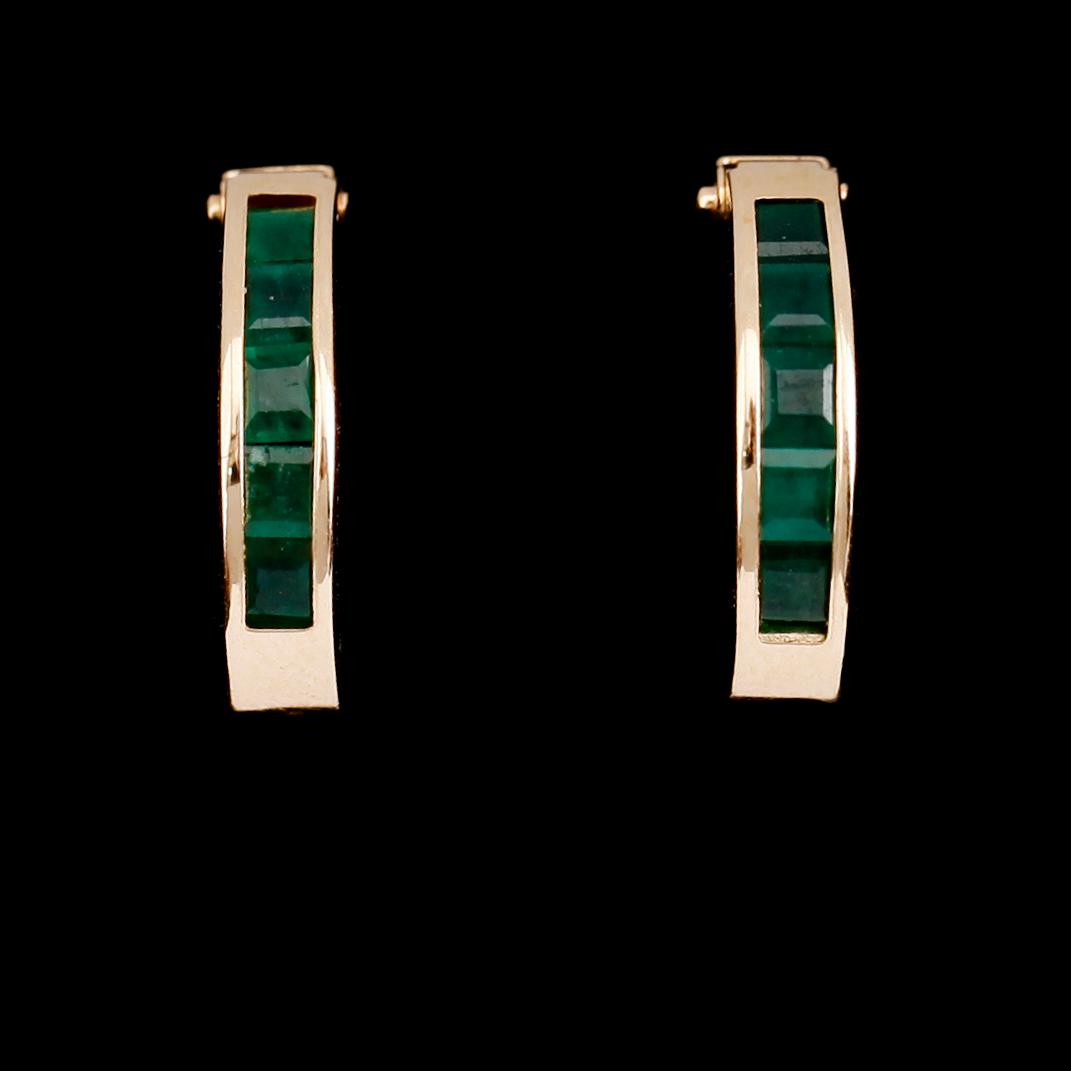 ÖRHÄNGEN, 1 par, 14 k guld, smaragder tot ca 0.80 ct.
