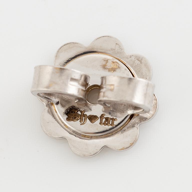 Örhängen, ett par, 18K vitguld med briljantslipade diamanter.