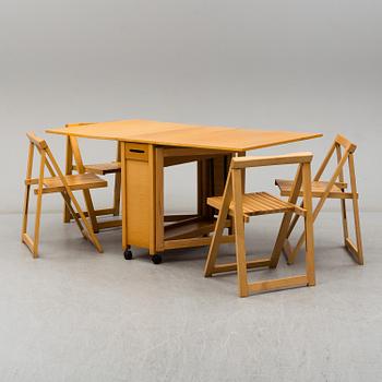 A gateleg table and 4 chairs, late 20th century.