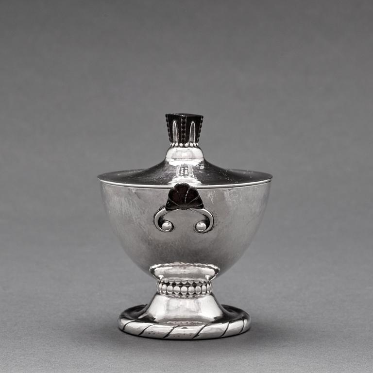 Georg Jensen, a 4 pieces coffee and tea service, Copenhagen 1915-19, 830/1000 silver. Design nr 88.