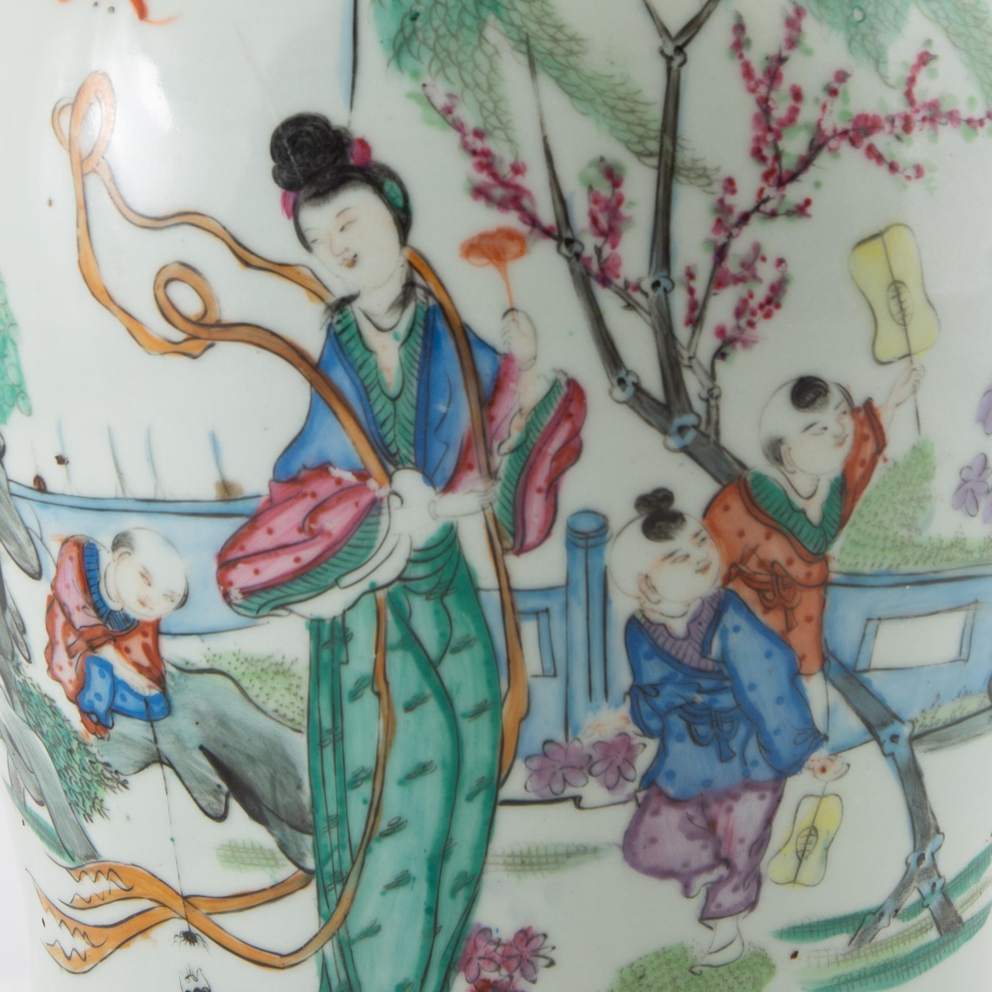 Lockurna Kina 1900-tal porslin.