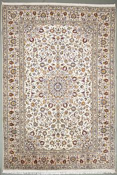 A carpet from Kashan, around 349 x 240 cm.