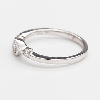 Sormus, 18K valkokultaa, timantteja n. 0.32 ct yht. Tuontileimattu ITD, Espoo.
