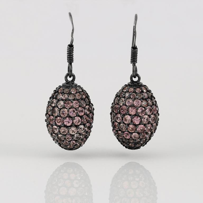 ÖRHÄNGEN, 1 par, silver, 14K guld, sterlingsilver och rosa safirer.