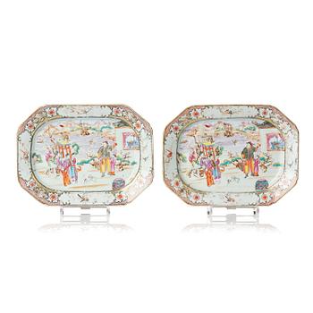 1030. A pair of famille rose dishes, Qing dynasty, Qianlong (1736-95).
