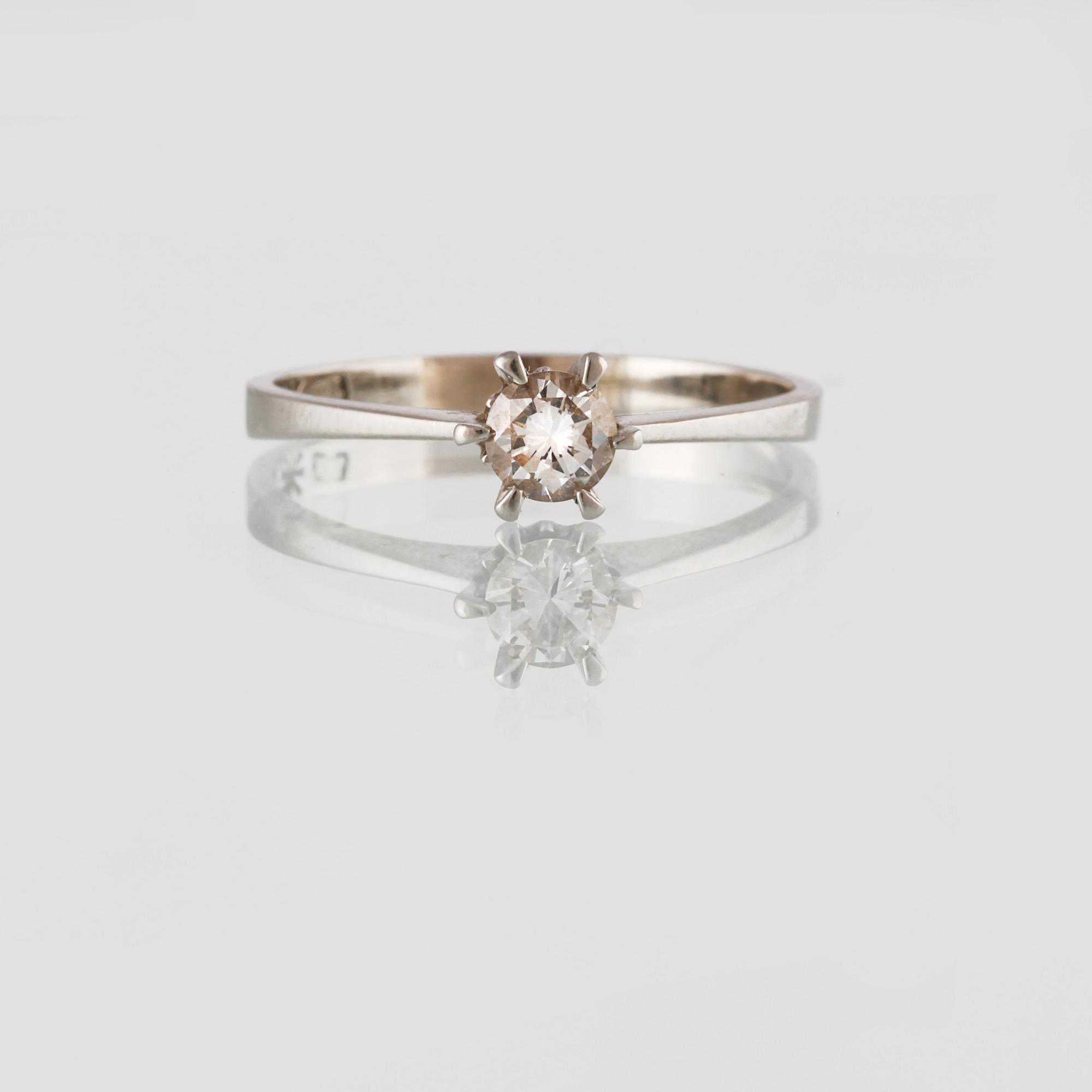 RING, 18K vitguld med briljantslipad diamant, 0.30 ct, importstämplad. Vikt 1,8 gram.