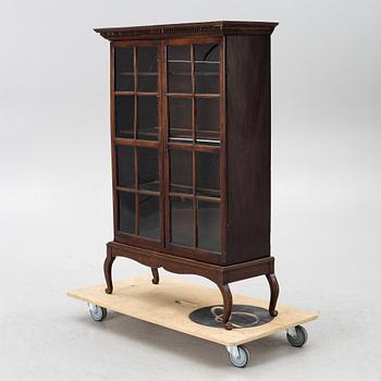 Display cabinet, 19th century.