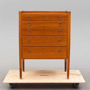 A mid 20th century chest of drawers.