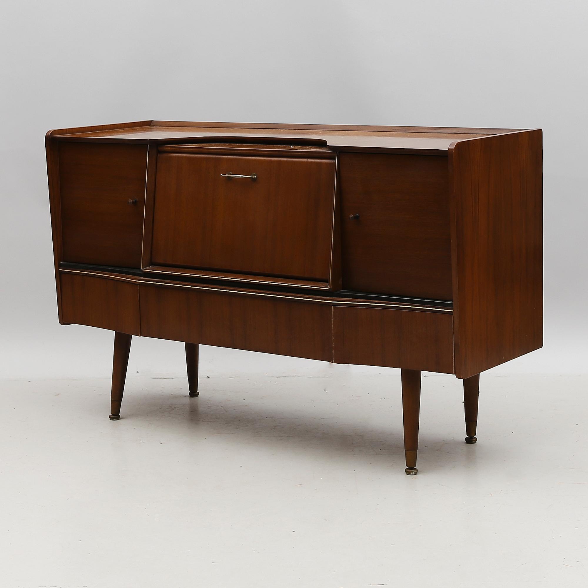 SIDEBOARD, 1900-talets första hälft.