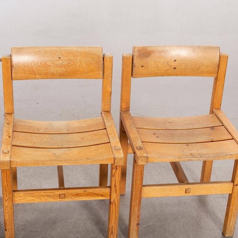A set of four 1960:s pine chairs by Edvin Helseth for Trysil Sportstugefabrik.