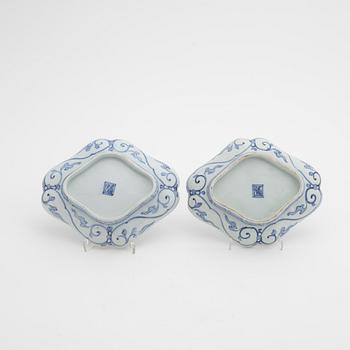 Fat, fyra stycken, Japan, troligen Edo-period, (1603-1868).