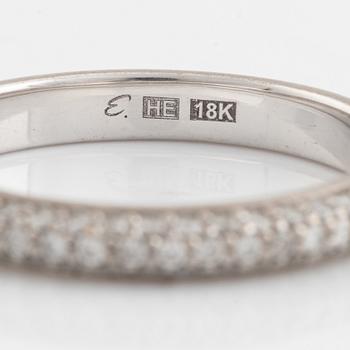 An Engelbert ring "Petite Pavé".