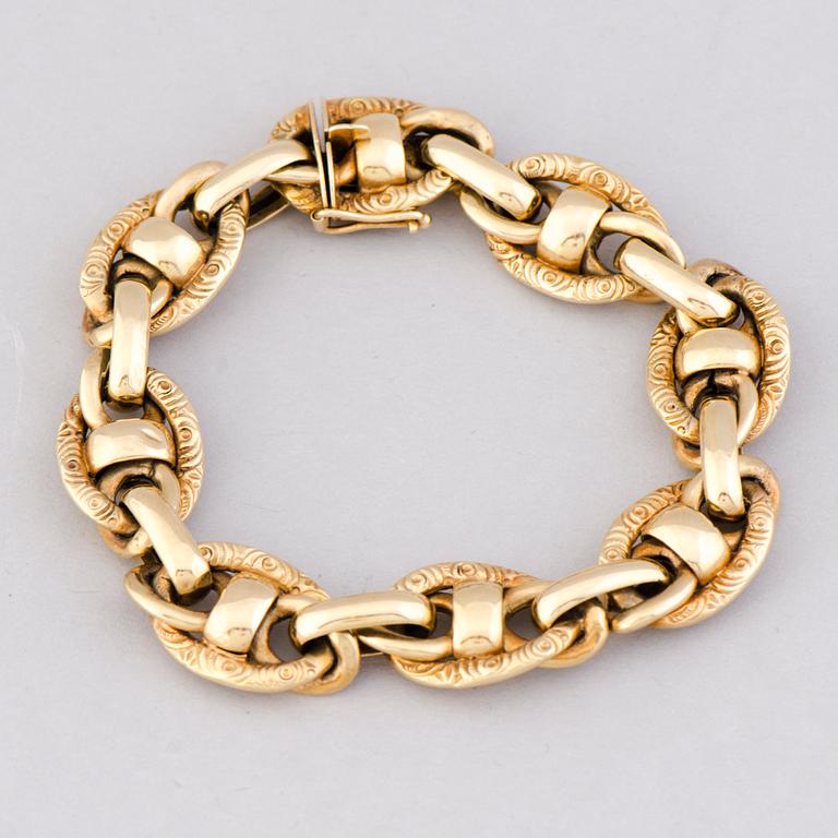 A BRACELET, 14K gold.