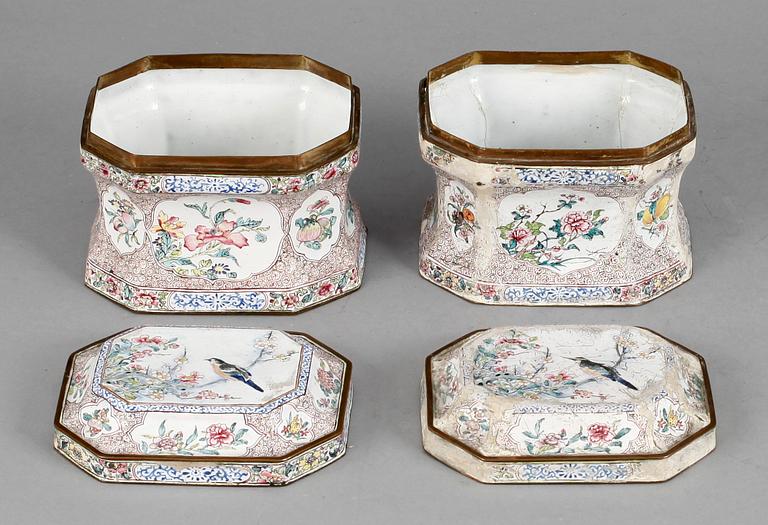 SKRIN, ett par, emalj på koppar, Qianlong, Kina 1700-tal.