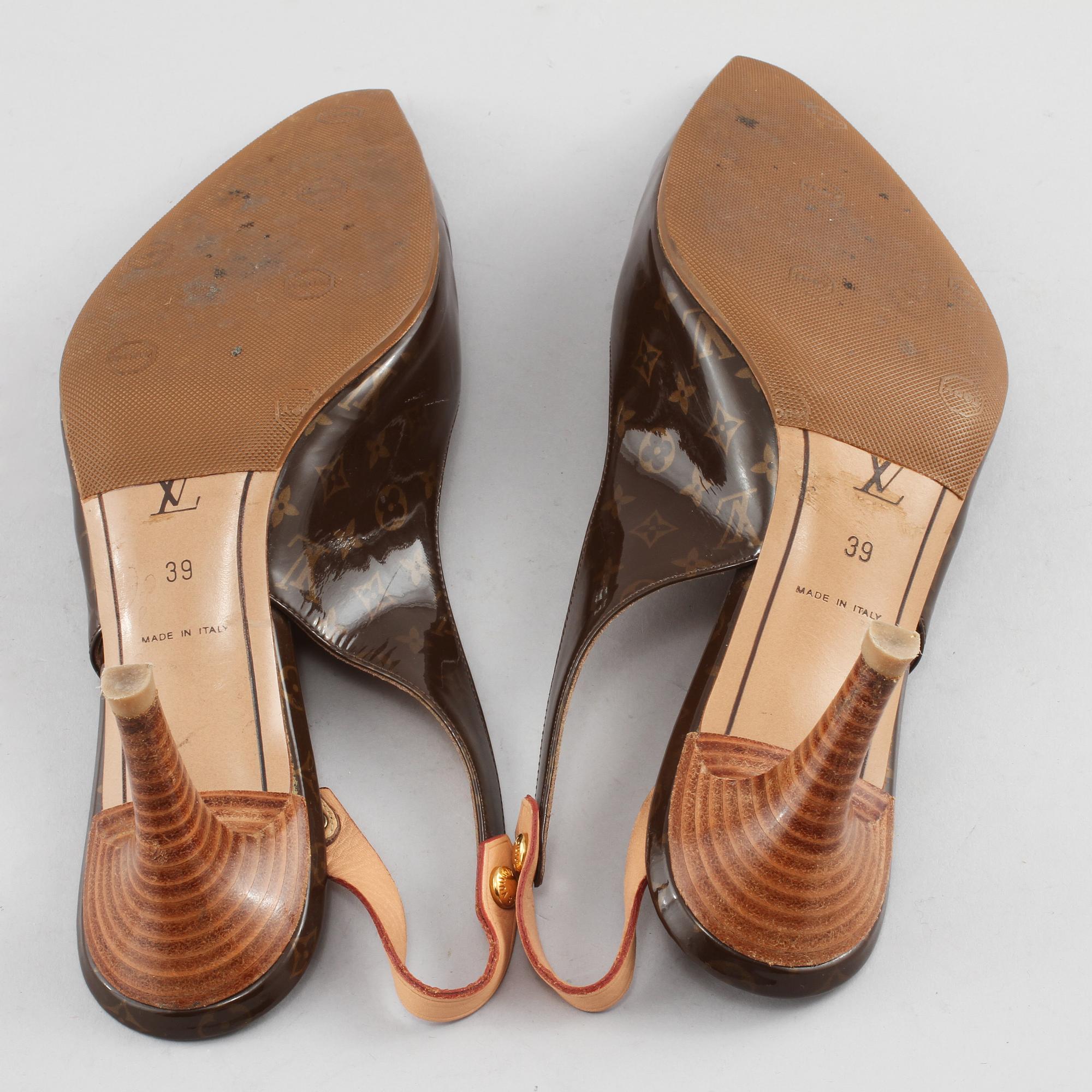 PUMPS, ett par. Louis Vuitton.